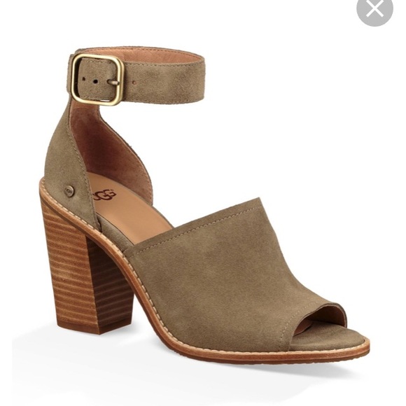 🎁NIB AUTHENTIC UGG shoes on clearance w/ FREE 🎁 - Picture 3 of 8